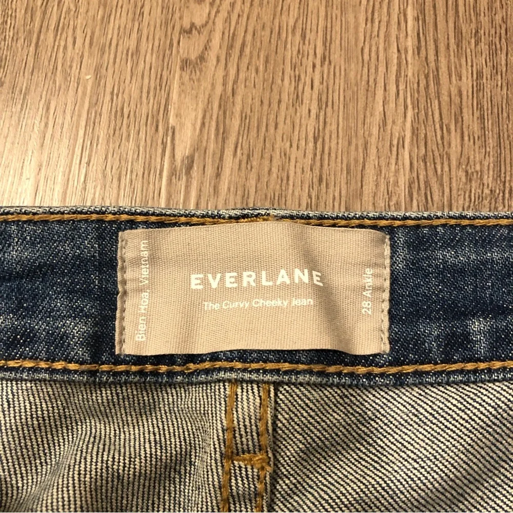 Everlane The Curvy Cheeky Jean Womens 28 Ankle Frayed Hem Straight Medium Wash - Picture 4 of 4